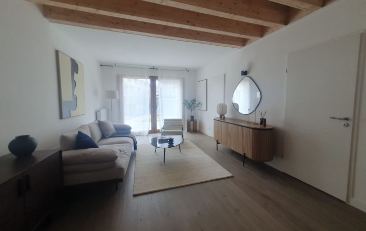 Maison   VERSAILLES  127 m2 843 000 € 